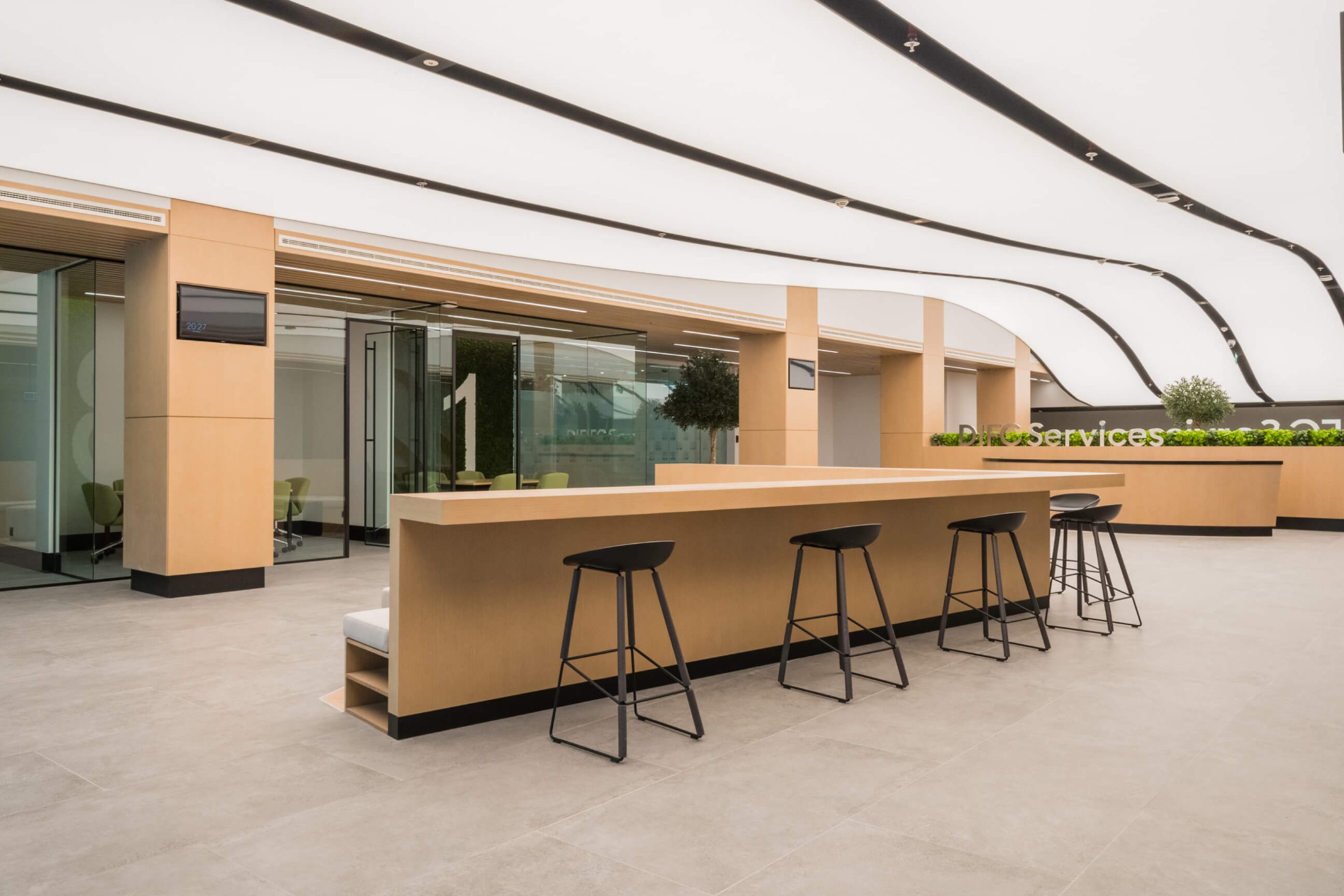 Acoustic stretch ceiling with linear absorption channels in DIFC office
